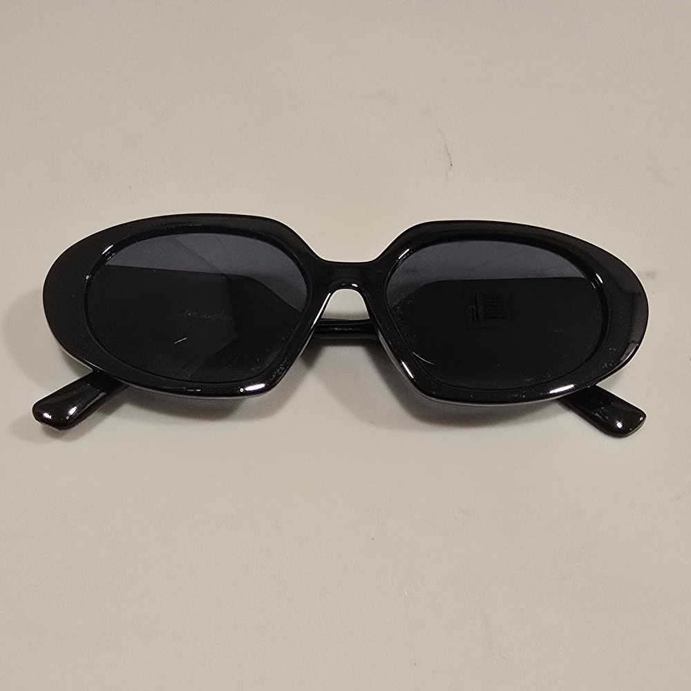 Chic Black Oval Sunglasses